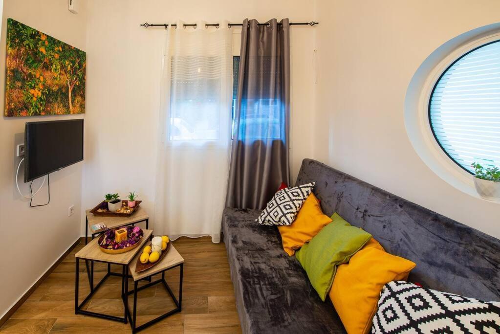 Lemon Garden Stylish Private Apartment Kalamata Exterior photo